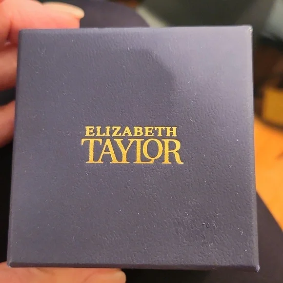 Elizabeth Taylor Eternity Ring Size 6 - Picture 4 of 4